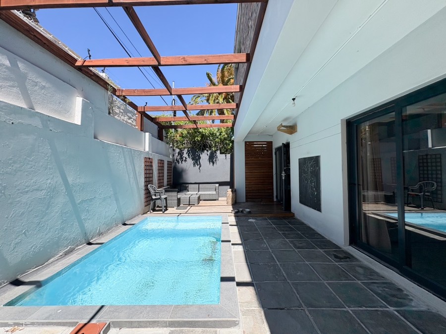 3 Bedroom Property for Sale in Vredehoek Western Cape